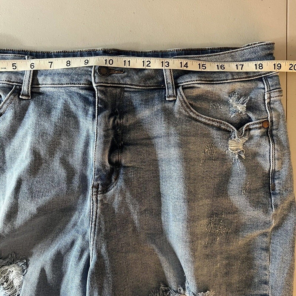 Judy Blue High Rise Distressed‎ Jean Shorts Stretch Women’s 3XL Light Wash - Picture 6 of 9